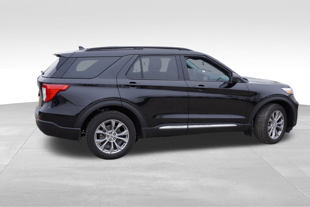 Certified 2022 Ford Explorer XLT w/ Equipment Group 202A AWD/4WD image 5