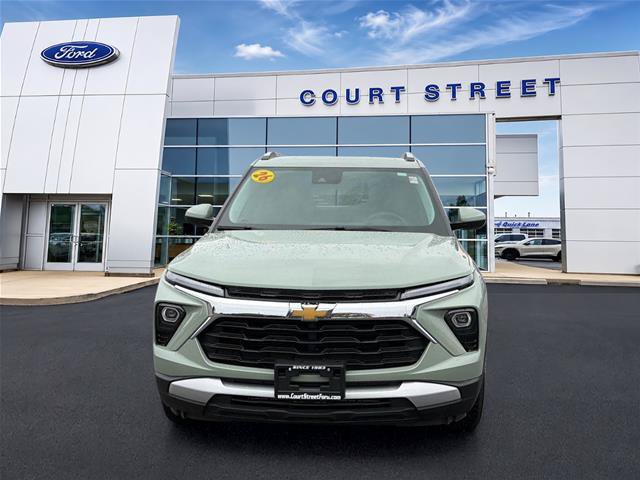 Used 2026 Chevrolet TrailBlazer LT AWD/4WD image 2