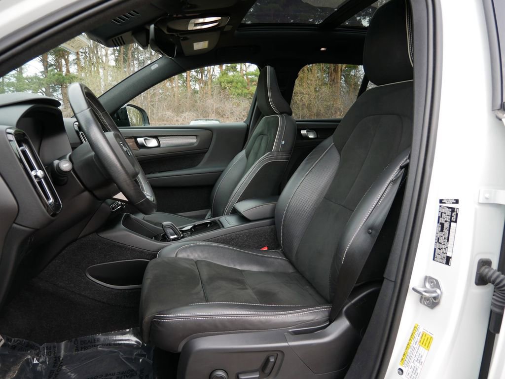 Used 2021 Volvo XC40 P8 Recharge w/ Advanced Package image 14