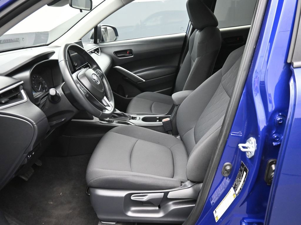 Used 2025 Toyota Corolla Cross LE image 20