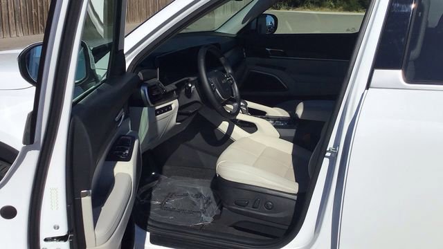 Used 2024 Kia Telluride EX w/ EX Captain's Chair Package image 15