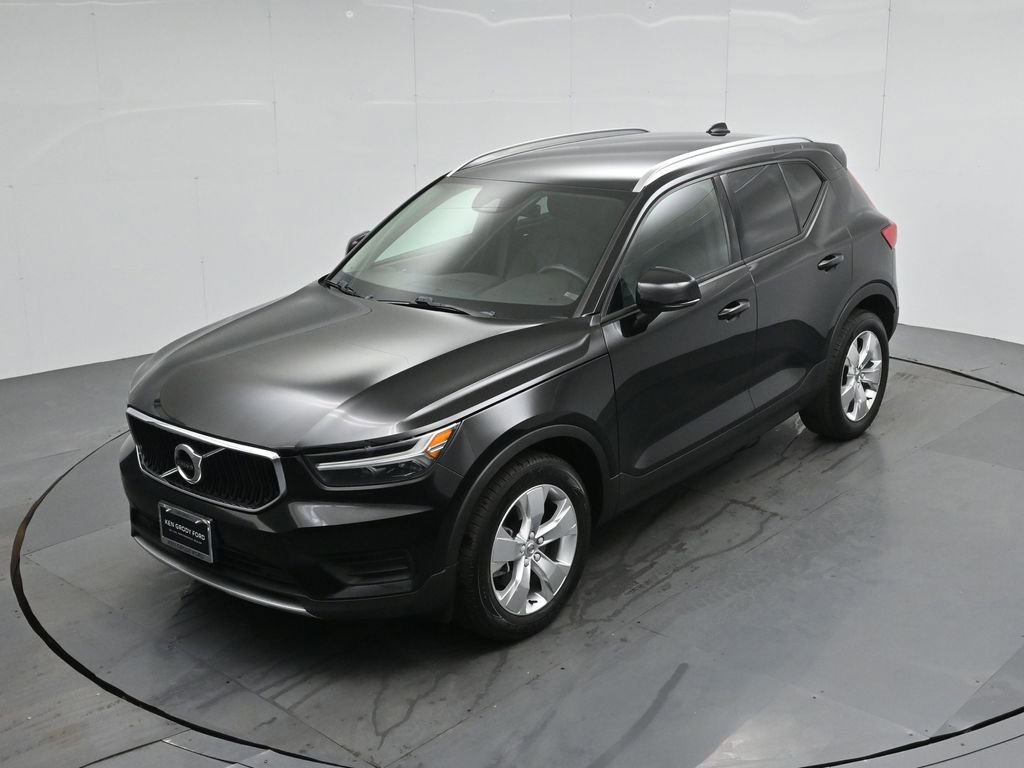 Used 2022 Volvo XC40 T5 Momentum image 34