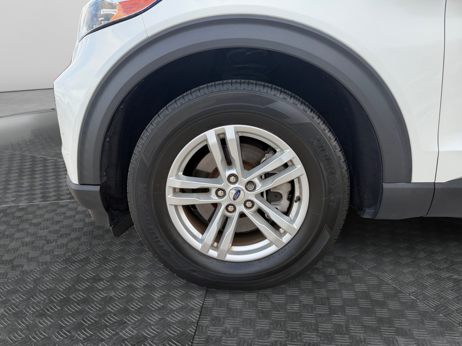 Certified 2023 Ford Explorer XLT w/ Equipment Group 202A RWD image 9