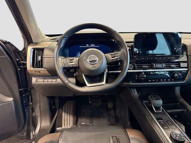 Used 2023 Nissan Pathfinder Platinum AWD/4WD image 19