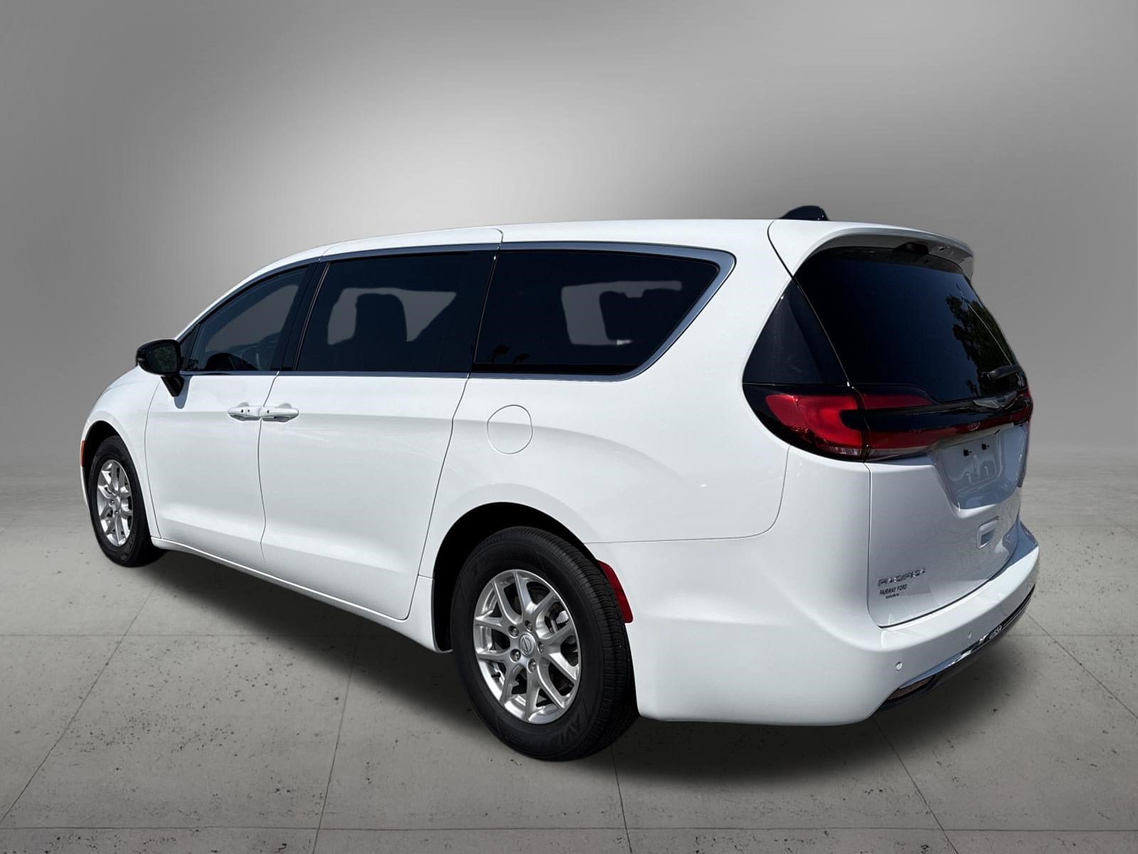 Used 2025 Chrysler Pacifica Select FWD image 3