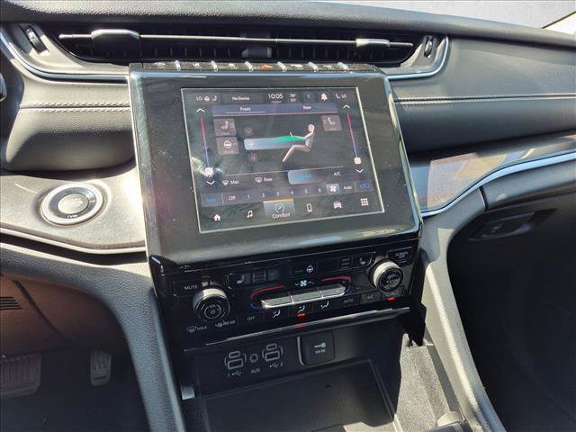 Used 2022 Jeep Grand Cherokee L Laredo w/ Luxury Tech Group I AWD/4WD image 13