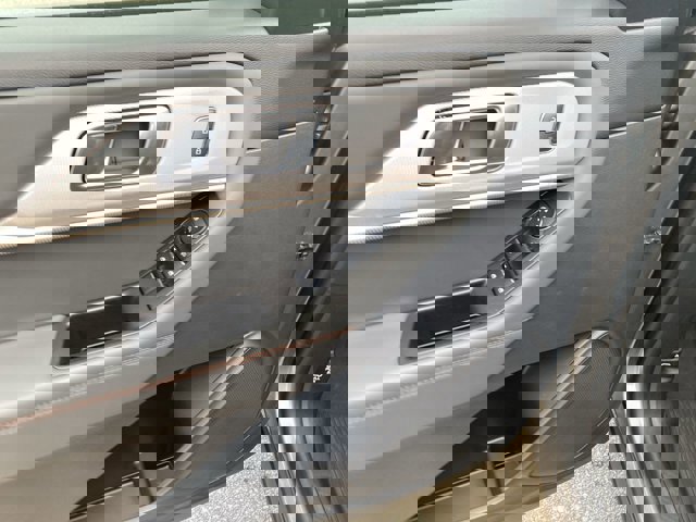 Certified 2025 Ford Explorer Active image 11