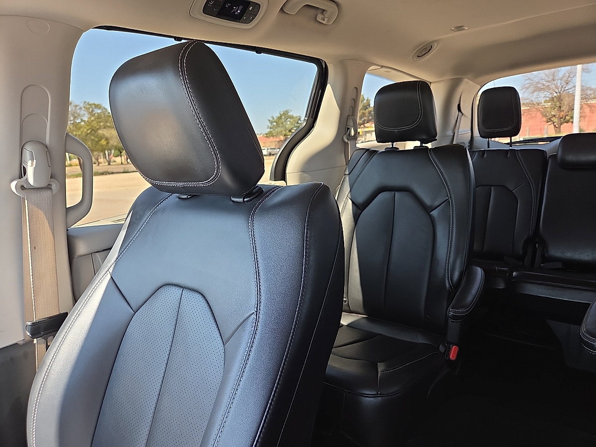 Used 2024 Chrysler Pacifica Touring-L FWD image 29