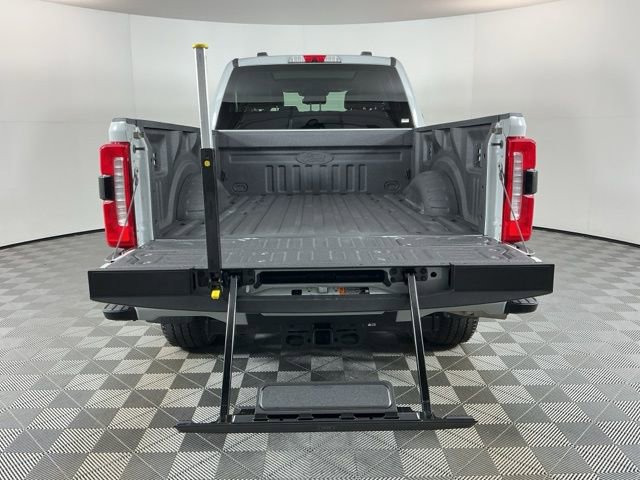 Certified 2025 Ford F350 Lariat w/ Black Appearance Package image 8