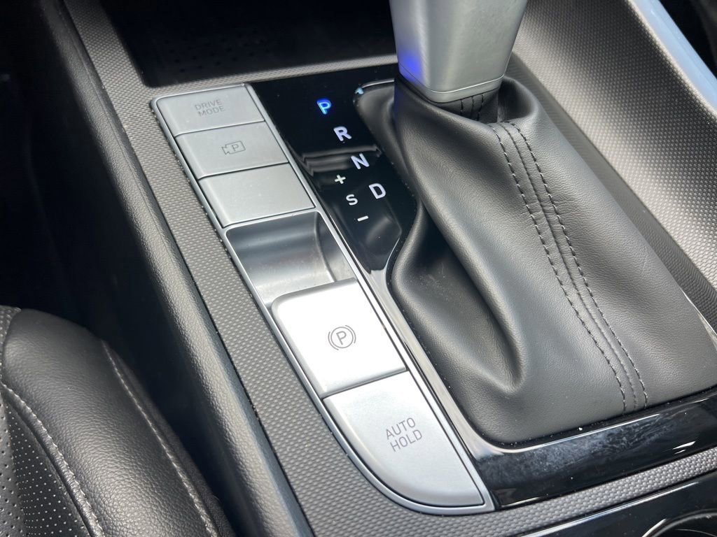 Used 2023 Hyundai Elantra Limited image 28