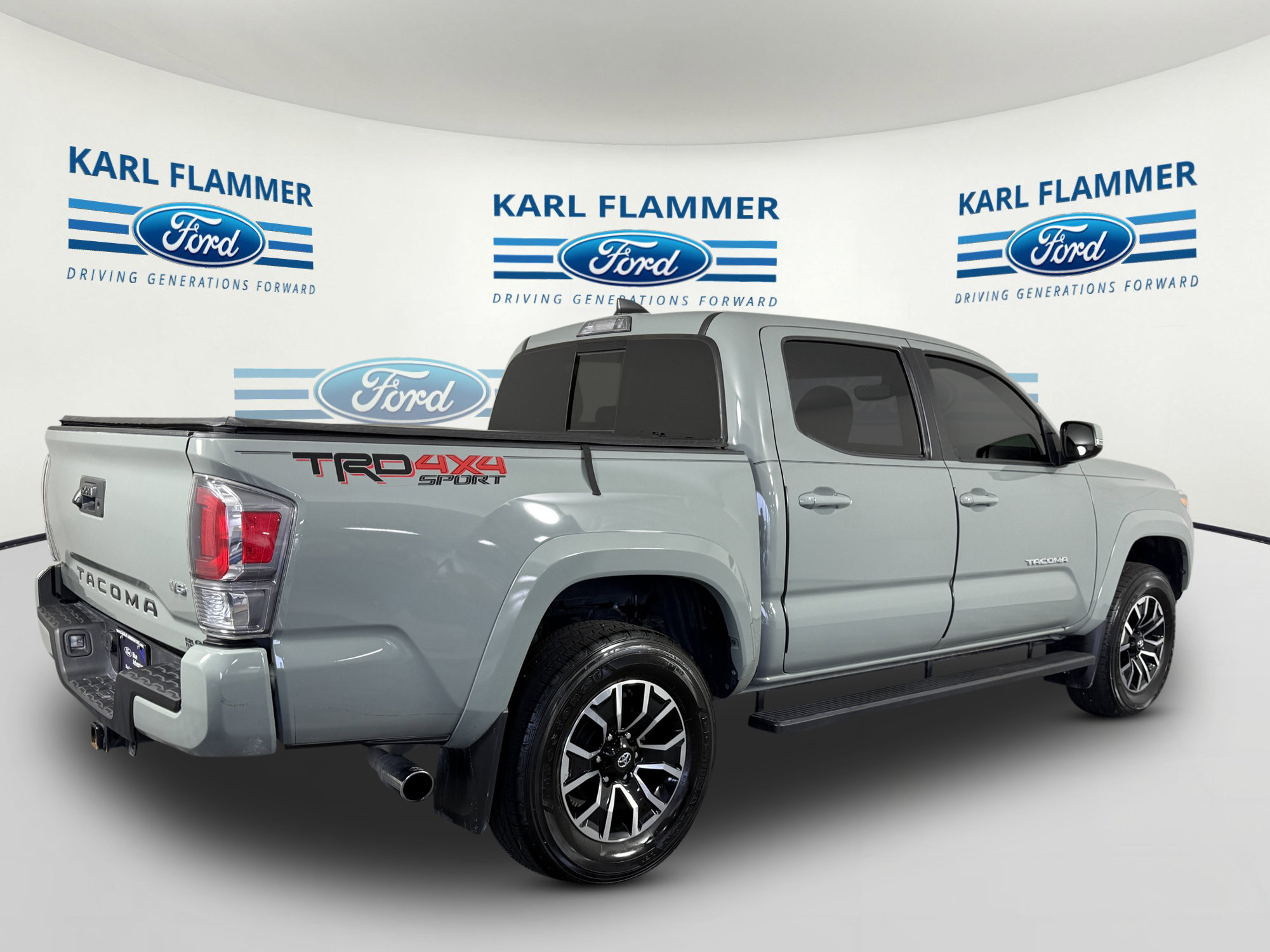 Used 2022 Toyota Tacoma TRD Sport AWD/4WD image 3