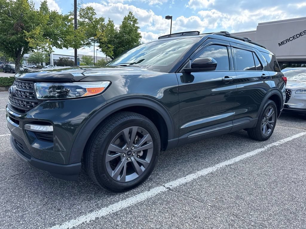 Certified 2023 Ford Explorer XLT w/ Equipment Group 202A AWD/4WD image 3