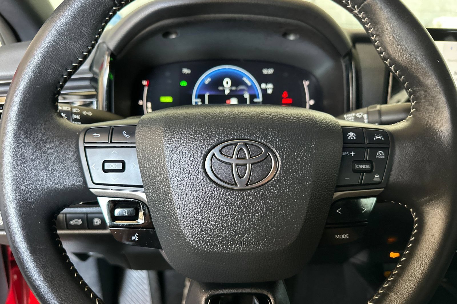 Used 2025 Toyota Camry SE w/ Multimedia Upgrade Package FWD image 23