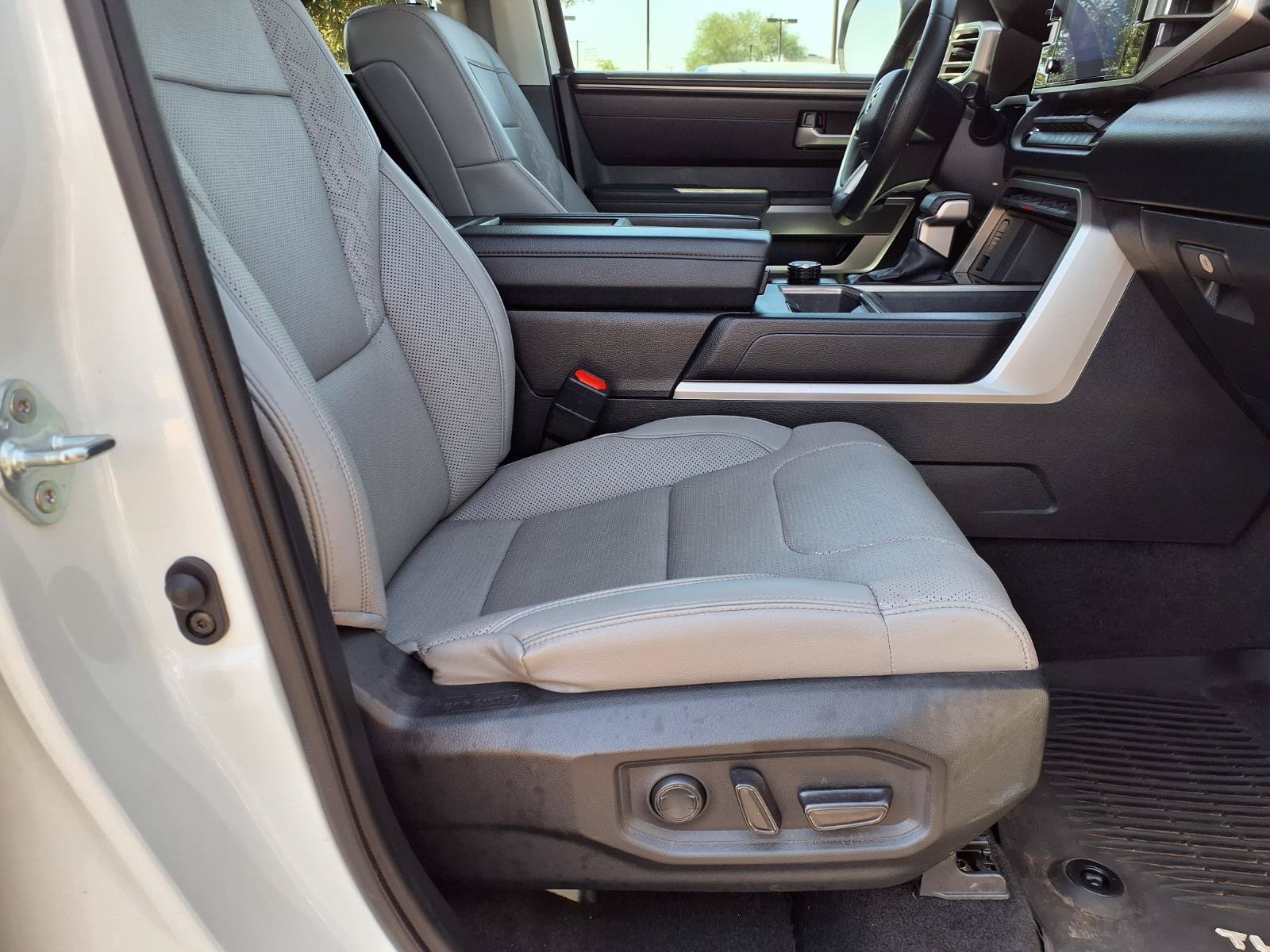 Used 2022 Toyota Tundra SR5 w/ SR5 Premium Package RWD image 11