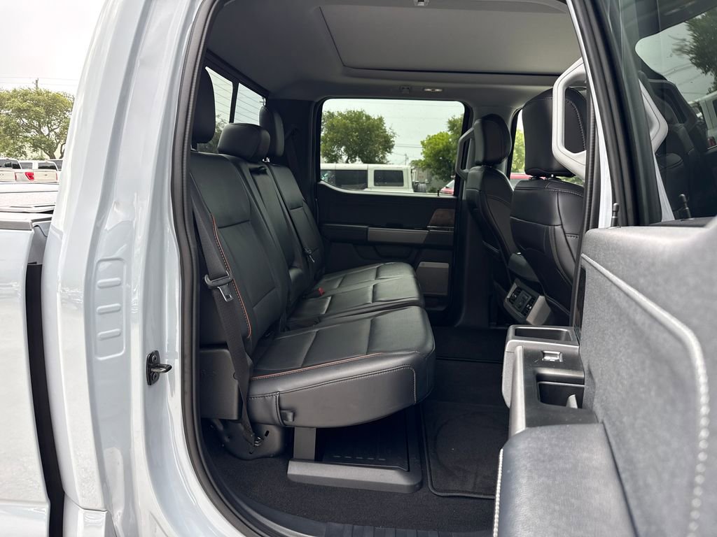 Certified 2025 Ford F250 Lariat w/ Lariat Ultimate Package AWD/4WD image 32