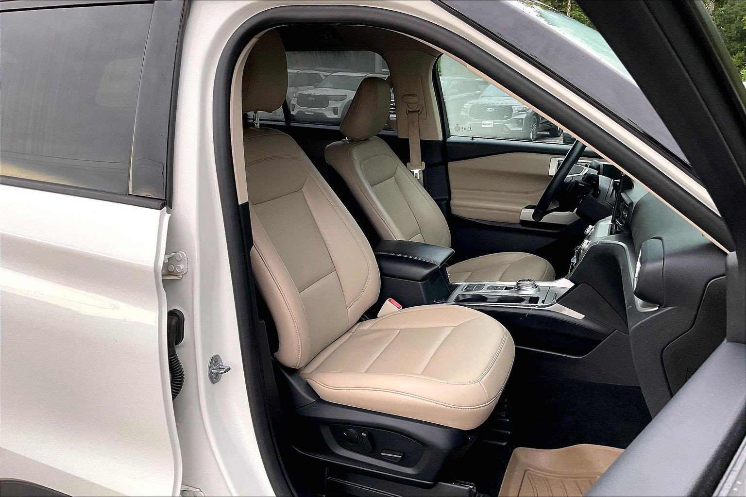 Certified 2020 Ford Explorer XLT w/ Equipment Group 202A RWD image 7