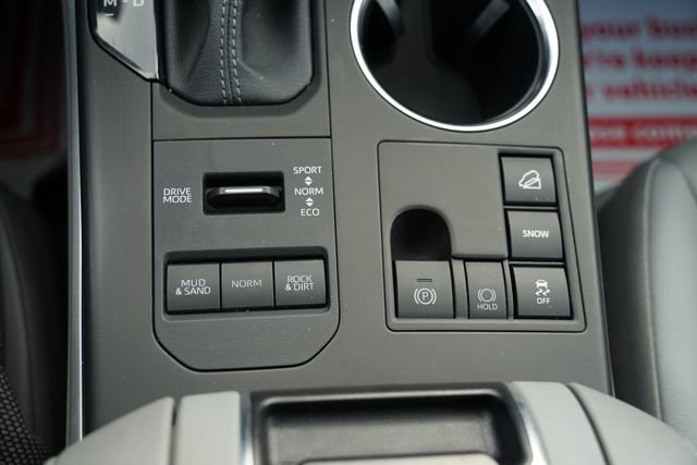 Used 2023 Toyota Highlander XLE AWD/4WD image 18