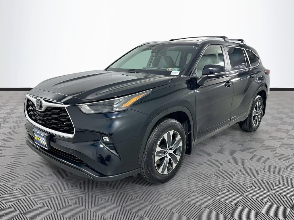 Used 2023 Toyota Highlander XLE AWD/4WD image 5