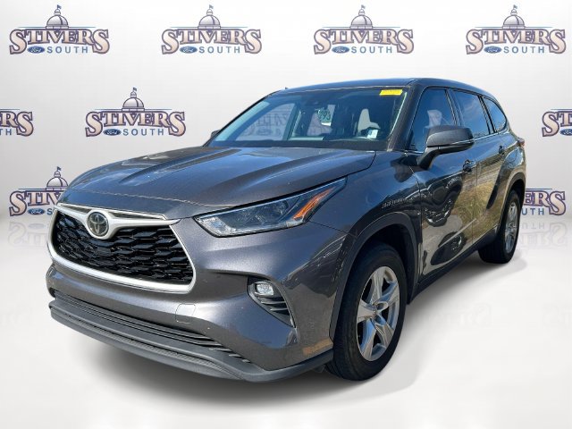 Used 2021 Toyota Highlander LE FWD image 2