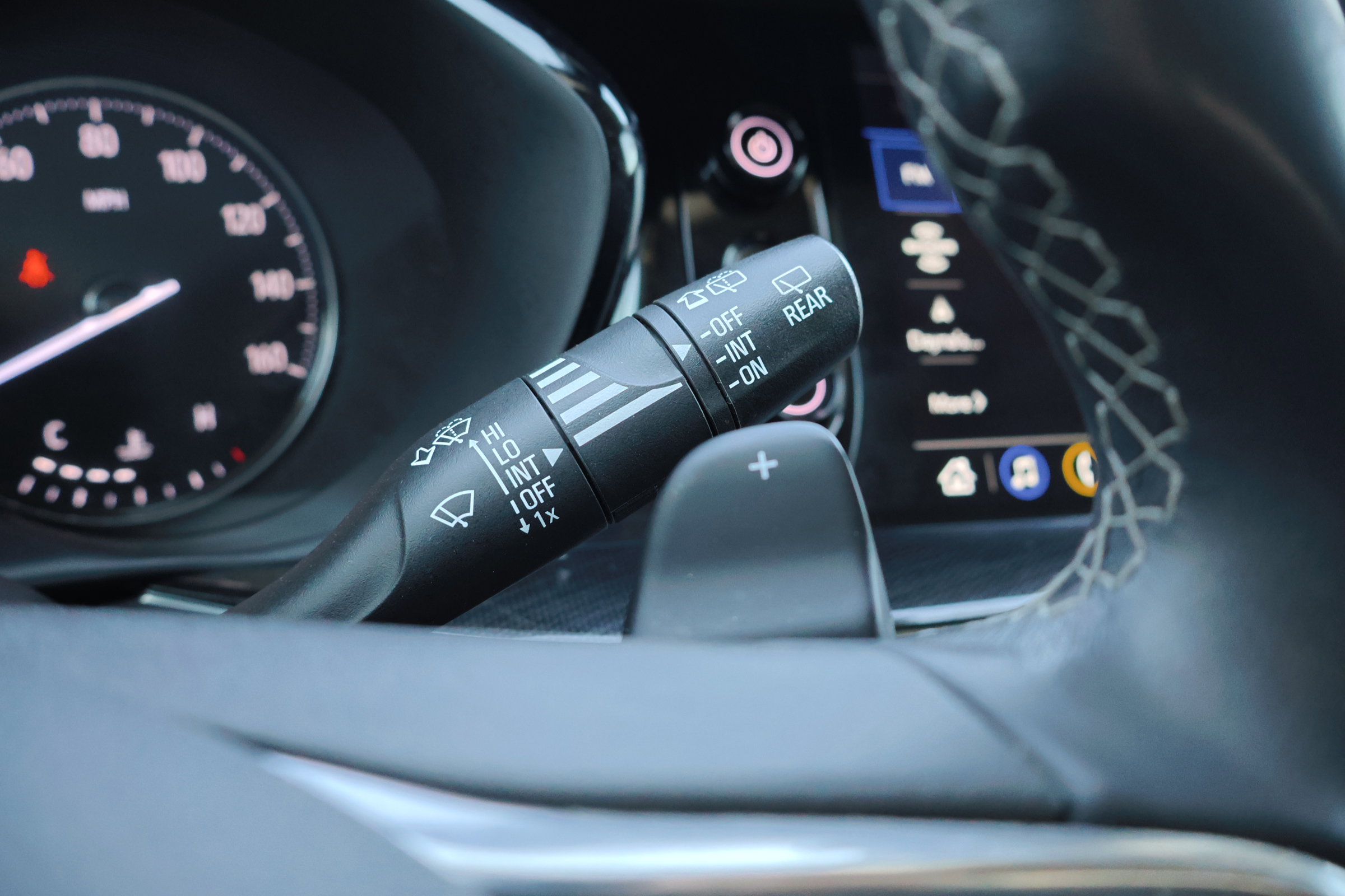 Used 2022 Buick Envision Essence w/ Safety Package image 31