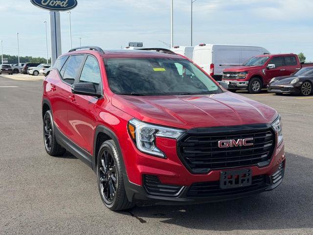 Used 2024 GMC Terrain SLE w/ Driver Convenience Package FWD image 3