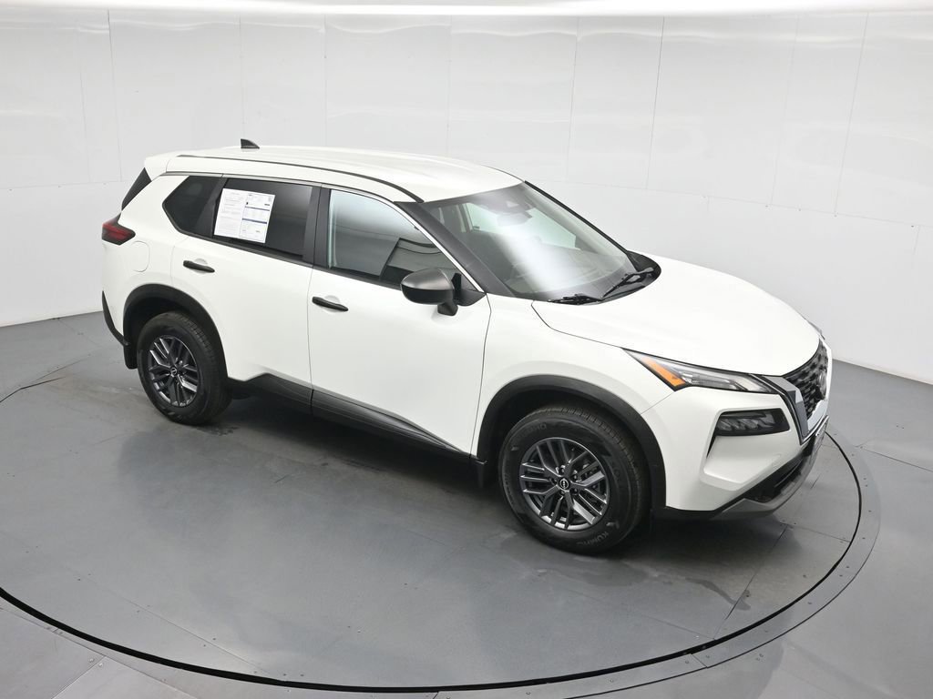 Used 2023 Nissan Rogue S image 5