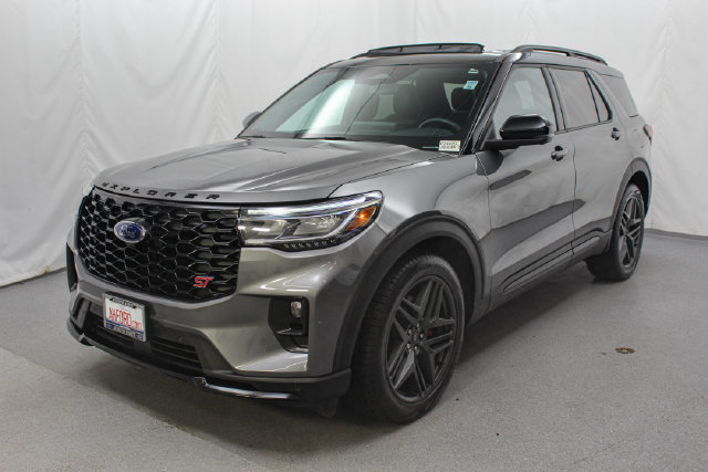 Certified 2025 Ford Explorer ST AWD/4WD image 4