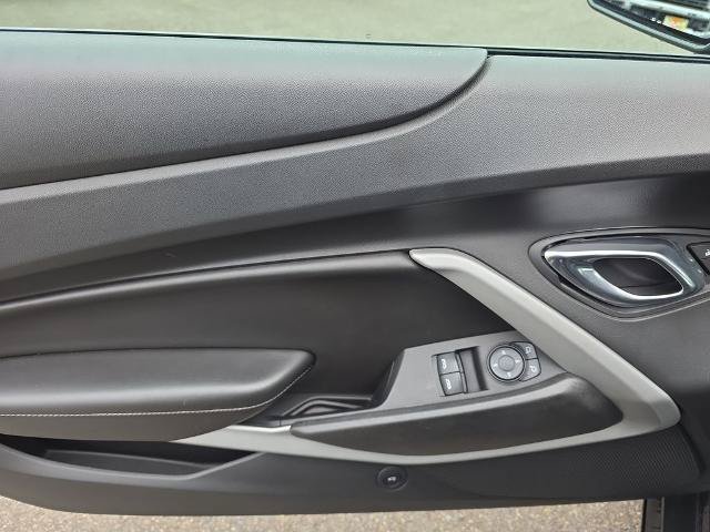 Used 2018 Chevrolet Camaro SS RWD image 17
