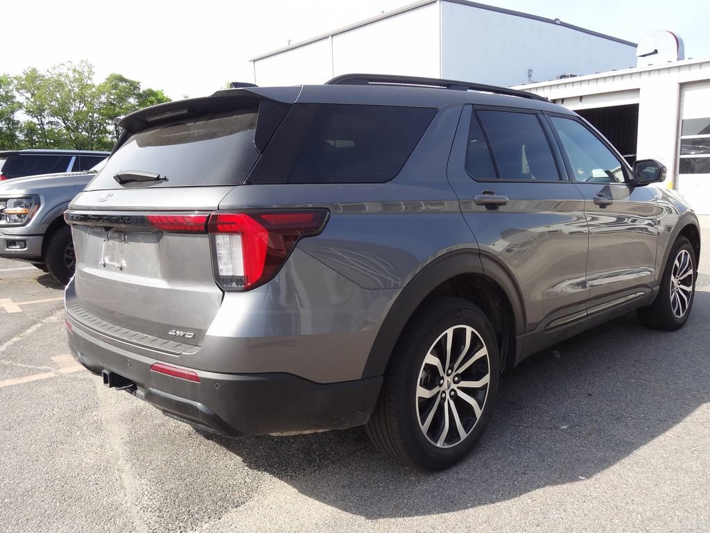 Certified 2025 Ford Explorer ST-Line AWD/4WD image 4