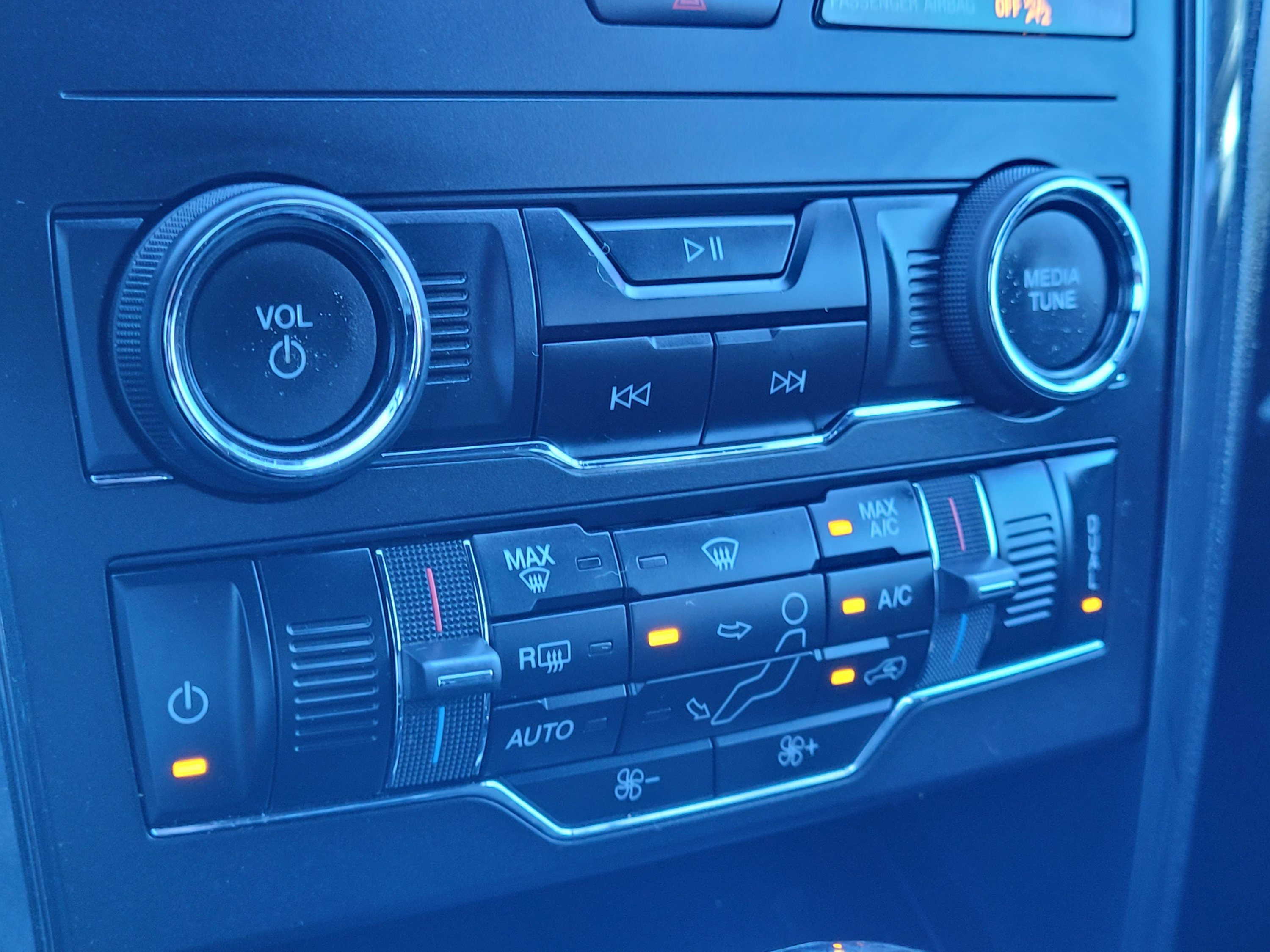 Certified 2019 Ford Explorer XLT w/ Equipment Group 201A FWD image 23