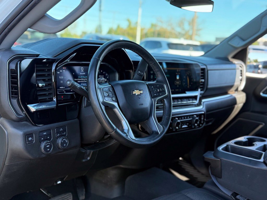 Used 2024 Chevrolet Silverado 1500 LT AWD/4WD image 11