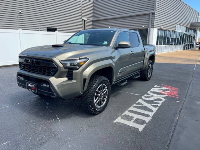 Used 2025 Toyota Tacoma TRD Sport AWD/4WD image 1