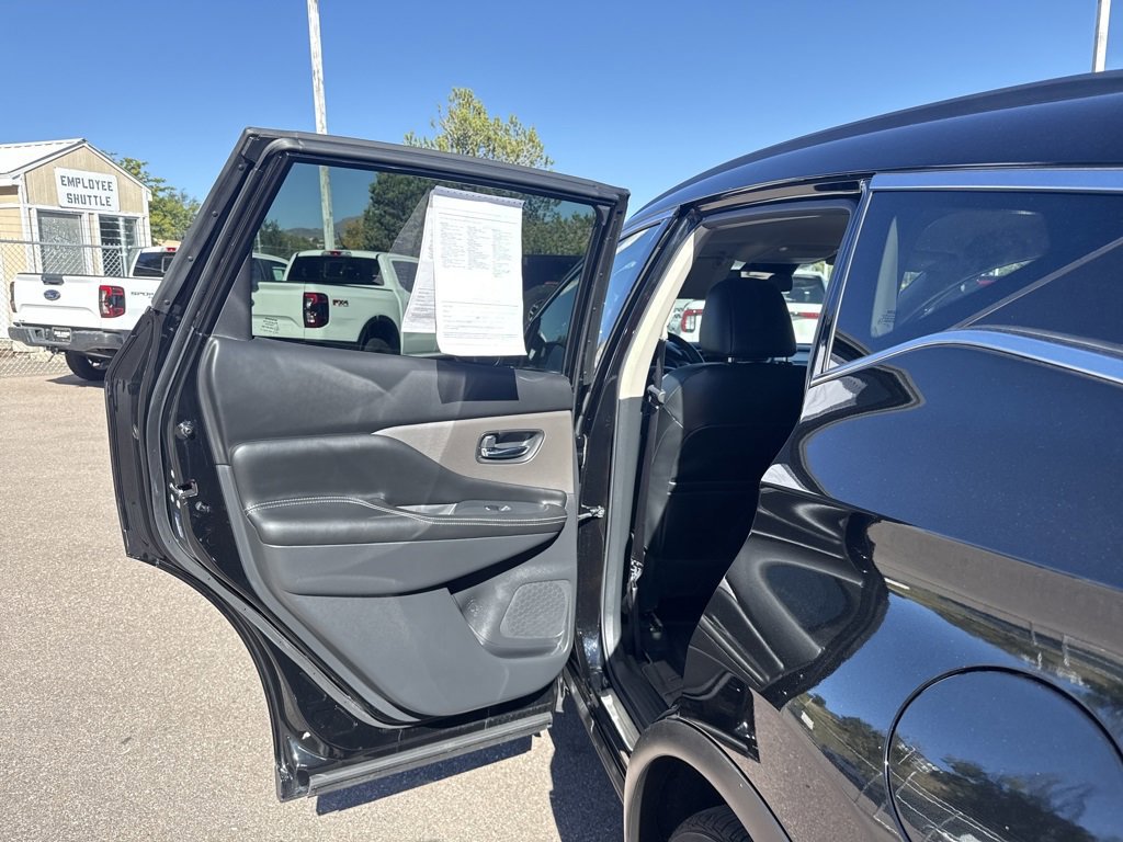 Used 2023 Nissan Murano SV w/ SV Midnight Edition Package image 17