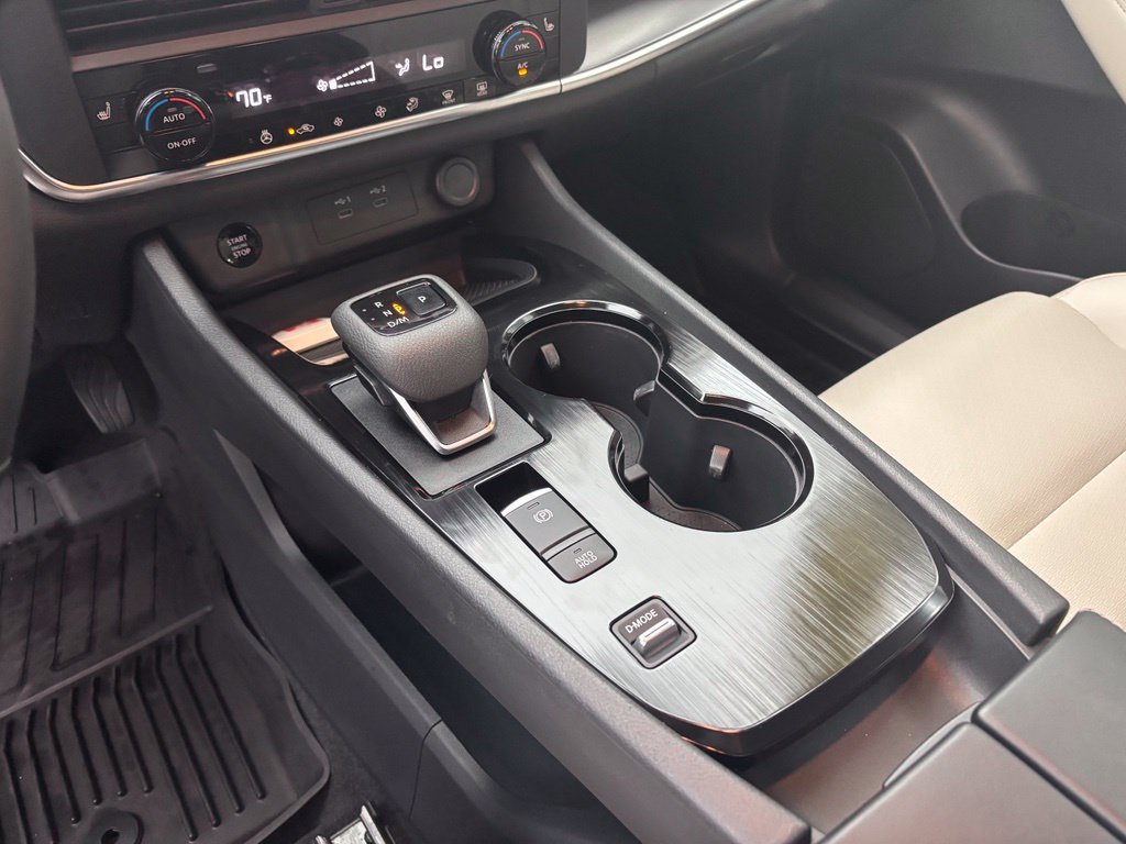 Used 2024 Nissan Rogue SV w/ SV Premium Package FWD image 26