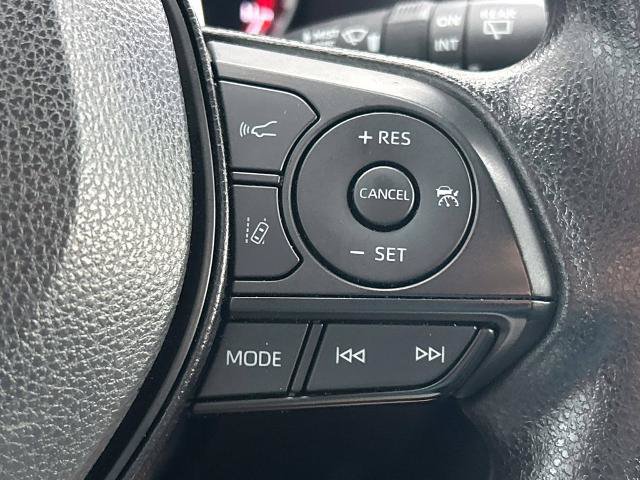 Used 2025 Toyota RAV4 XLE FWD image 28