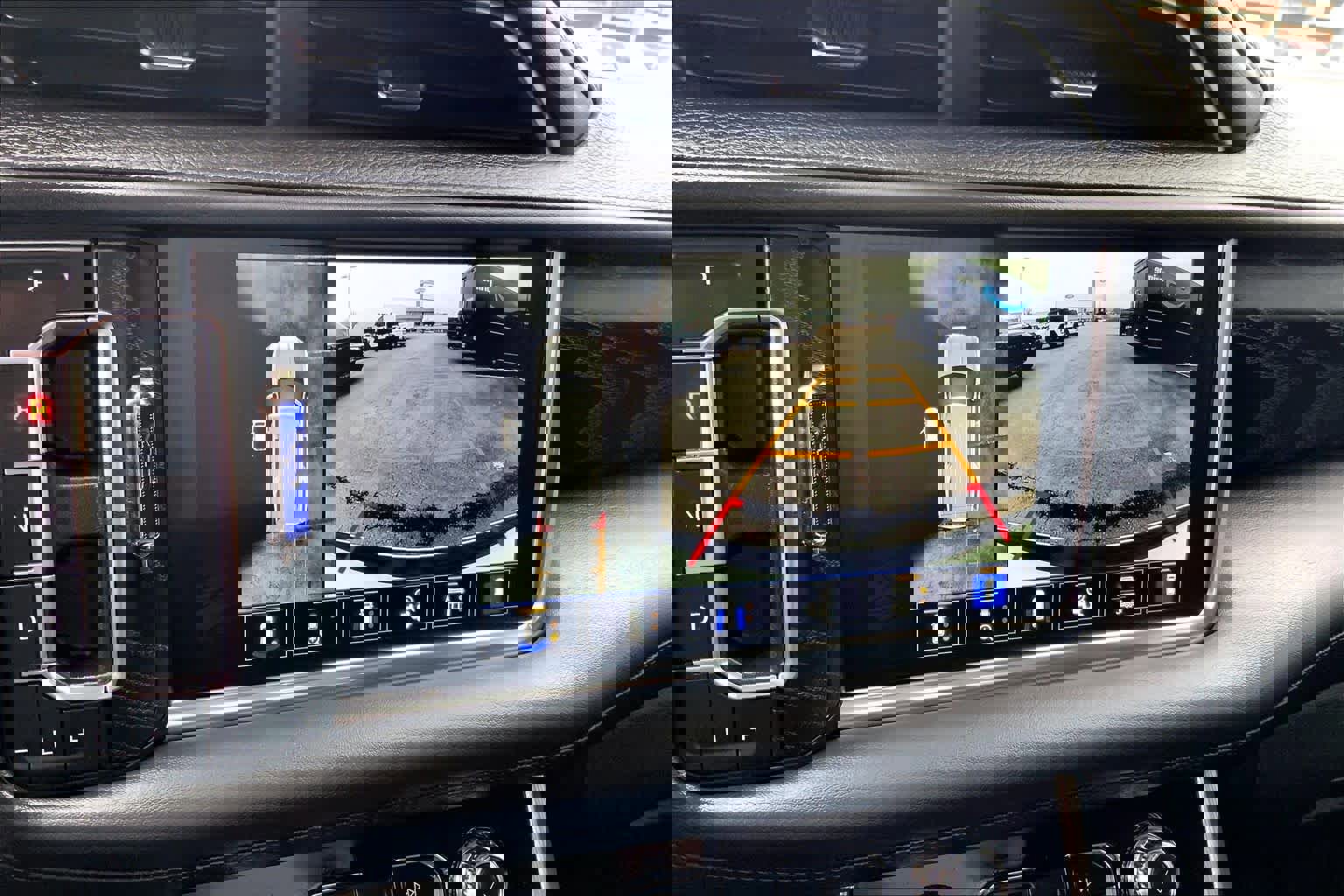 Used 2024 GMC Yukon XL Denali image 24