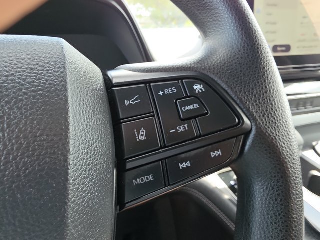 Used 2025 Toyota Sienna LE FWD image 25