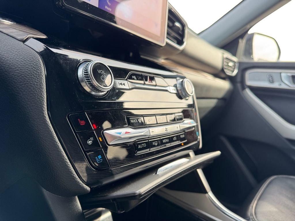 Certified 2022 Ford Explorer Limited w/ Equipment Group 301A image 15