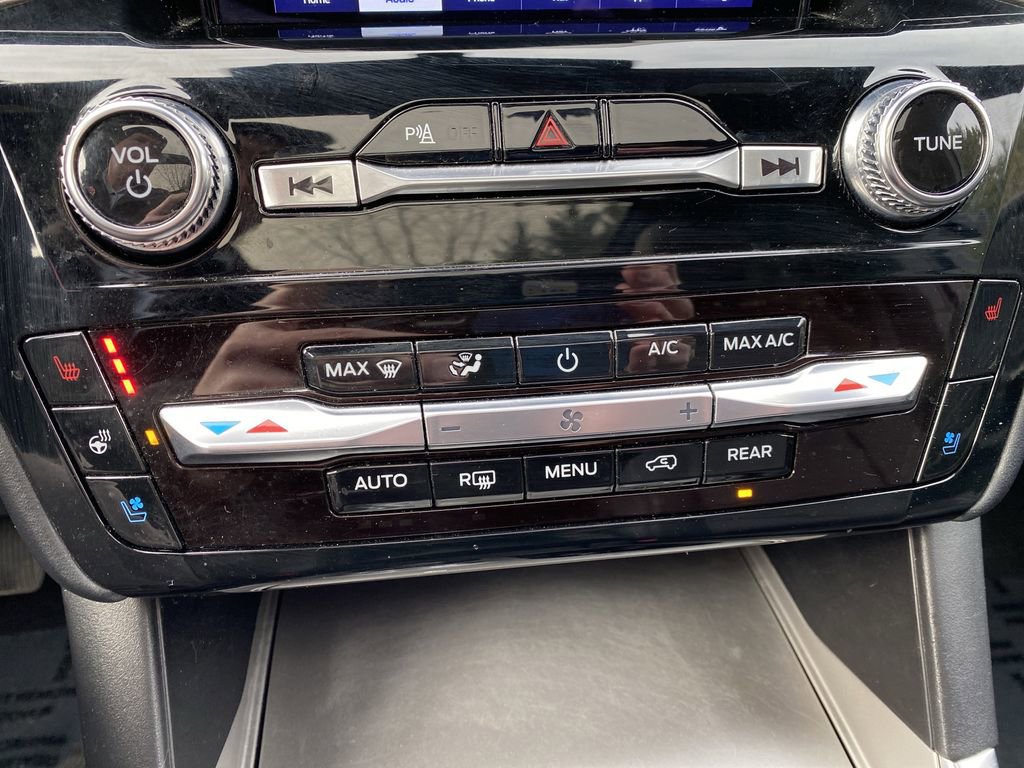 Certified 2023 Ford Explorer Platinum w/ Technology Package image 26