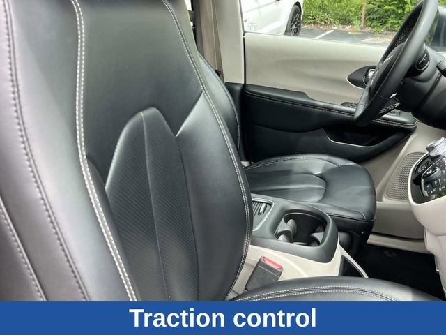Used 2023 Chrysler Pacifica Touring-L FWD image 29
