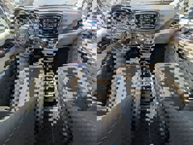 Used 2023 Chrysler Voyager LX image 25