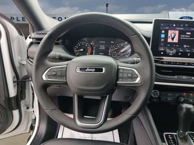 Used 2025 Jeep Compass Trailhawk AWD/4WD image 12