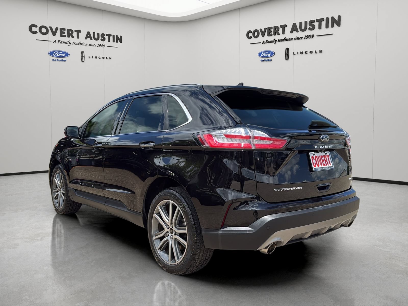 Certified 2023 Ford Edge Titanium AWD/4WD image 3
