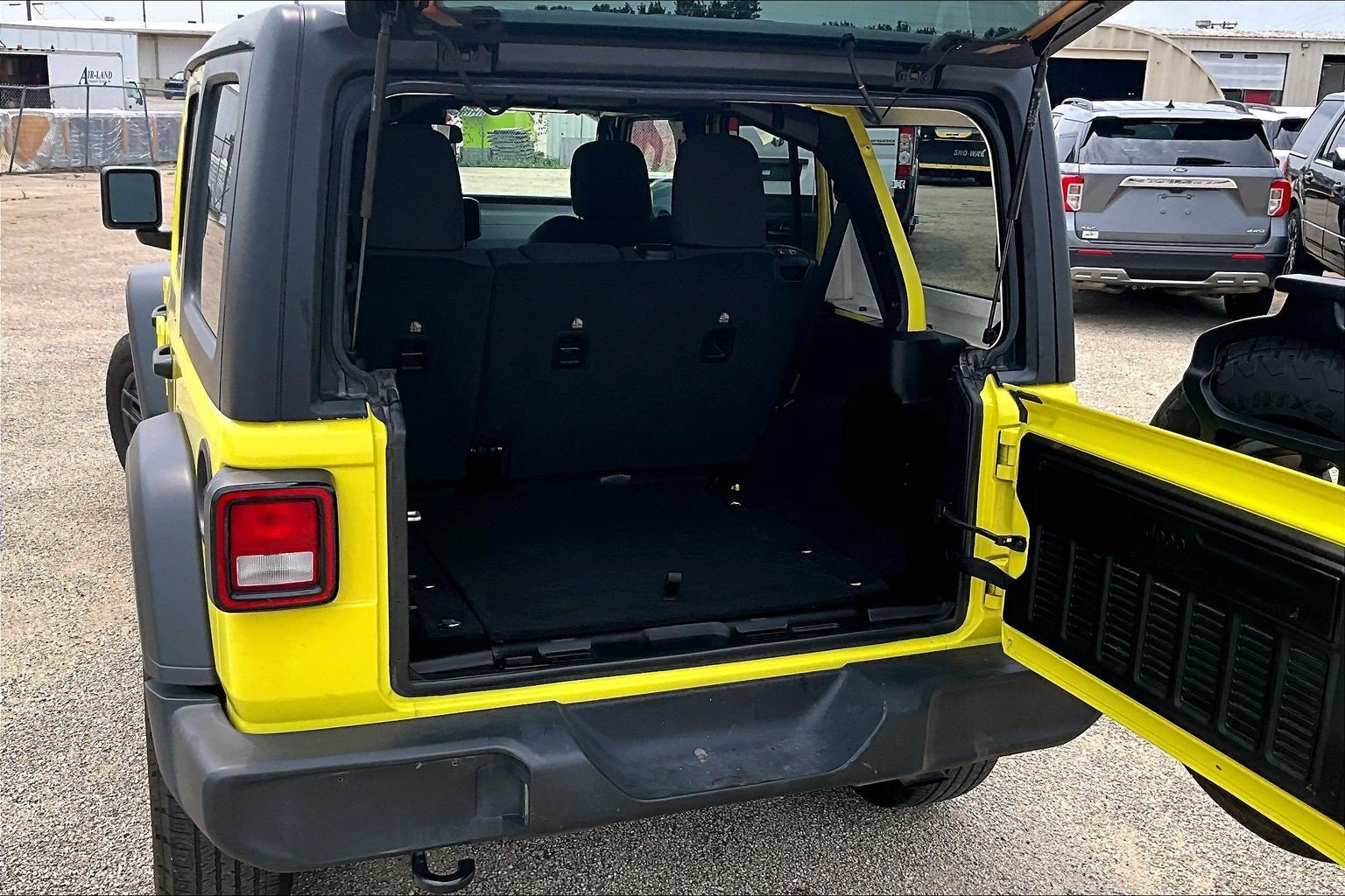 Used 2024 Jeep Wrangler Unlimited Sport AWD/4WD image 18