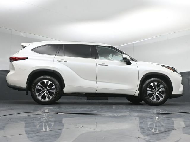 Used 2021 Toyota Highlander XLE AWD/4WD image 44