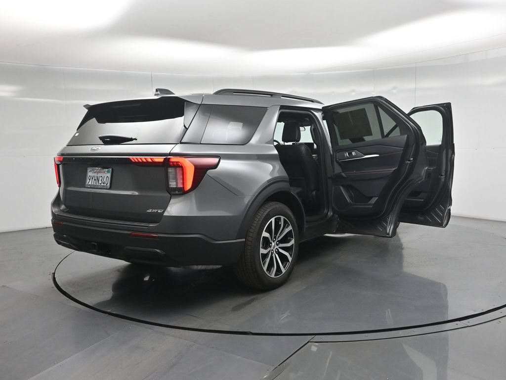 Certified 2026 Ford Explorer ST-Line AWD/4WD image 5