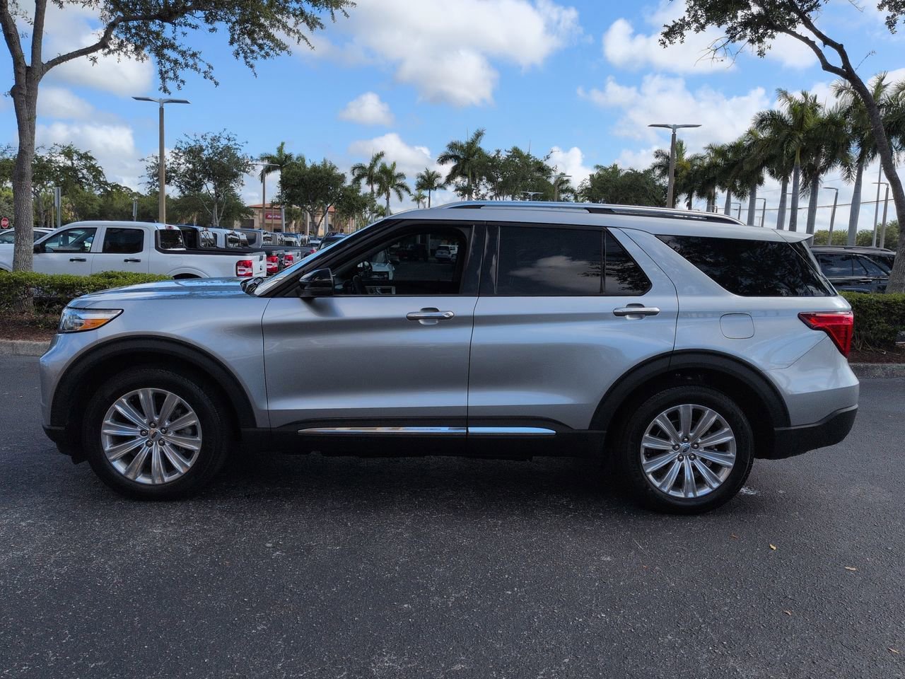Certified 2024 Ford Explorer Limited w/ Equipment Group 301A AWD/4WD image 7