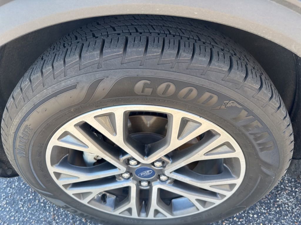 Certified 2020 Ford Escape SEL image 9