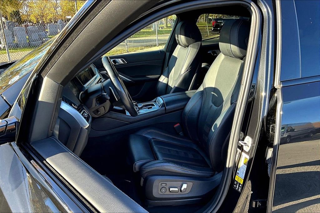 Used 2022 BMW X6 xDrive40i w/ M Sport Package AWD/4WD image 24