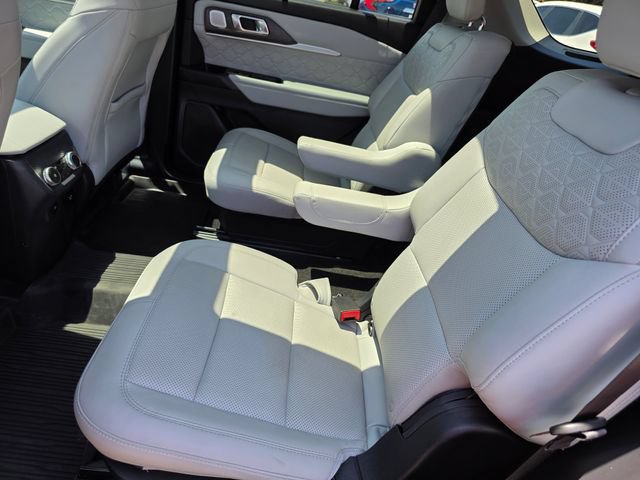 Certified 2025 Ford Explorer Platinum w/ LUX Leather Package AWD/4WD image 17
